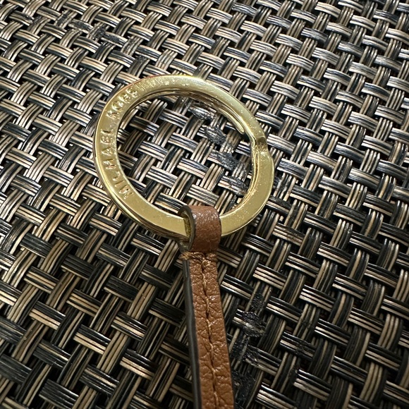 Michael Kors Fulton Key Pouch - Picture 4 of 8